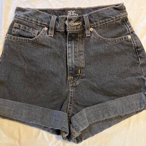 Urban Outfitters BDG Women’s Size 25 mom high-rise black denim shorts